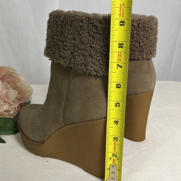 Lauren Ralph Lauren Steph Women’s Taupe Suede Shearing Trim Booties - Picture 8 of 10
